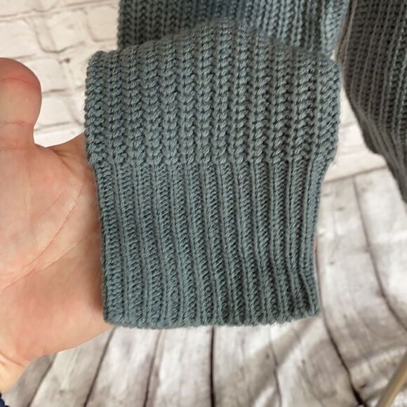 Woman’s cross back sweater - Picture 4 of 12